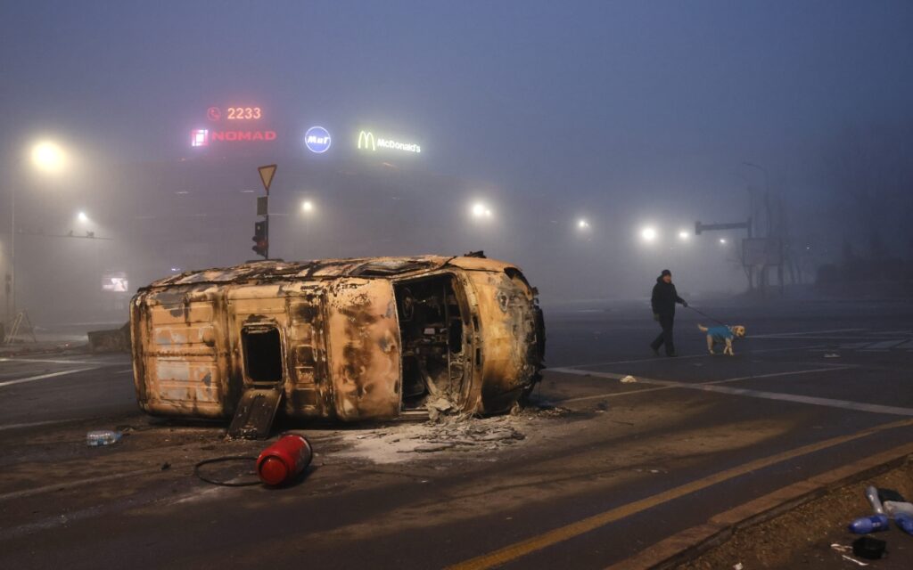 Al menos 40 muertos y más de 4 mil detenidos por protestas en Kazajistán