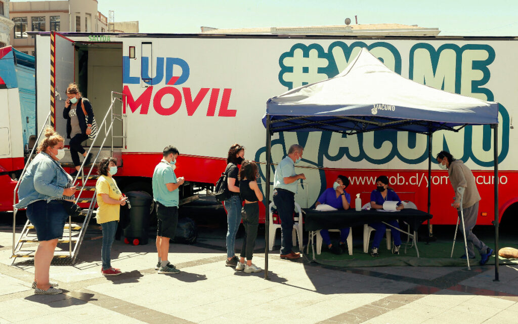 Alistan cuarta dosis anti-Covid en Chile