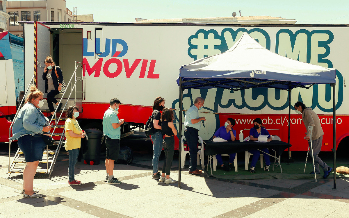 Alistan cuarta dosis anti-Covid en Chile