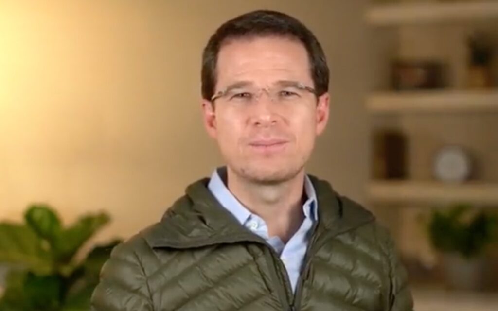 Anaya pregunta si creerán en reforma de AMLO como en promesa de bajar gasolina