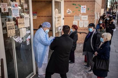 En la foto un centro de salud en General Ricardos, Madrid.