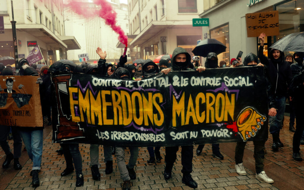 Aumentan casos de Covid en el mundo; en Europa, protestan contra restricciones