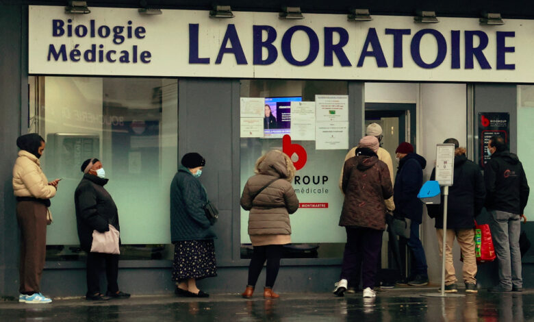 Aumento 'supersónico' de casos de Covid-19 en Francia