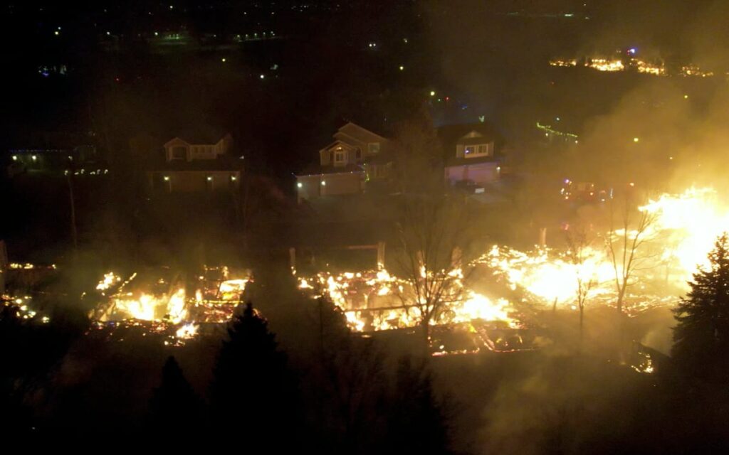 Biden anuncia declaración de desastre mayor por incendios en Colorado