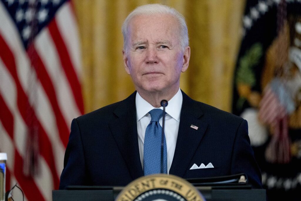 Biden llama “estúpido hijo de perra” a un periodista de Fox News