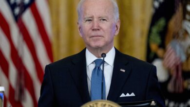 Biden llama “estúpido hijo de perra” a un periodista de Fox News