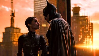 Bruce Wayne y Catwoman tienen una cita en la azotea en la imagen de Batman
