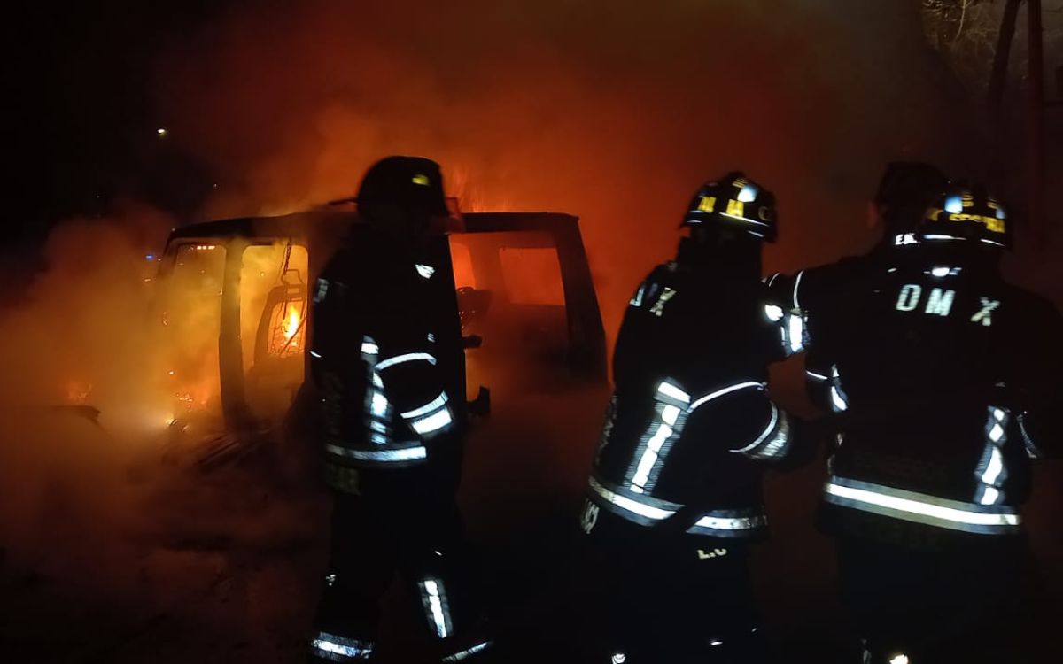 Camioneta de lujo choca y se incendia en avenida Reforma: dos calcinados | Video