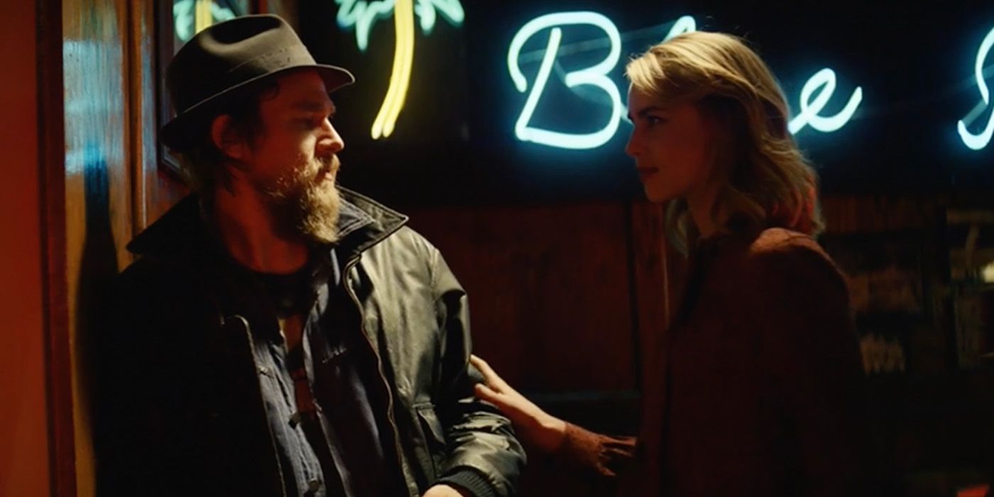 Charlie Hunnam se reúne con Old Flame en último clip de looks [EXCLUSIVE]