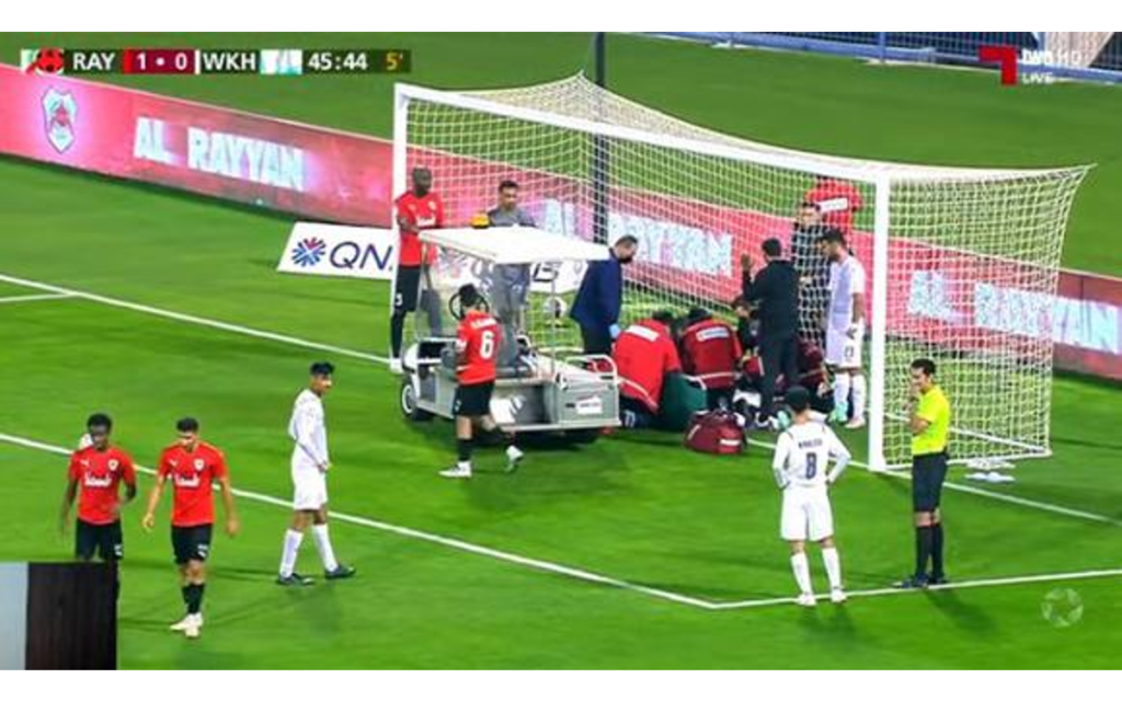 Colapsa futbolista maliense en el terreno de juego | Video (Imágenes sensibles)