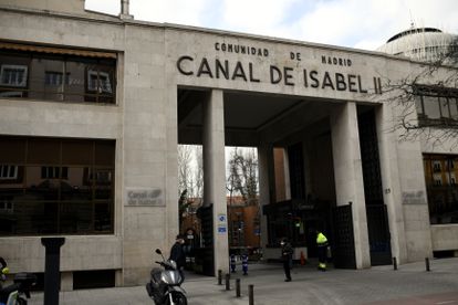Entrada de las instalaciones del Canal de Isabel II, en Madrid.