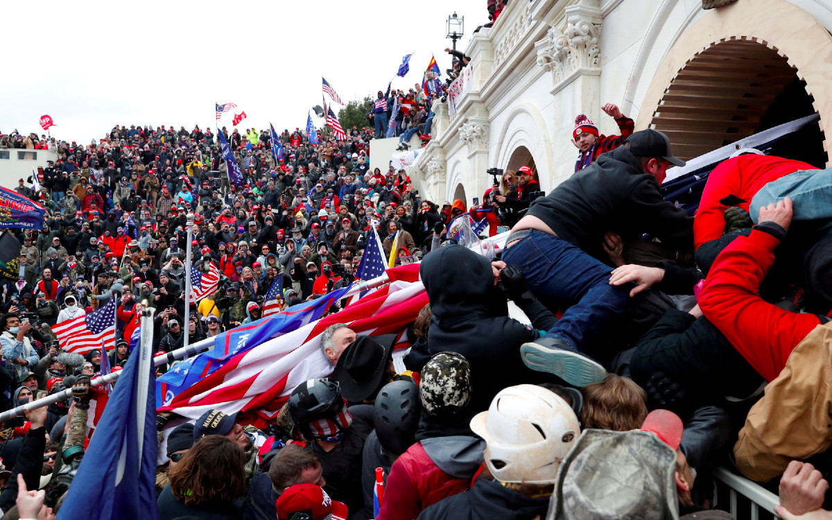 Comisión que investiga asalto al Capitolio pide información a presentador de Fox News