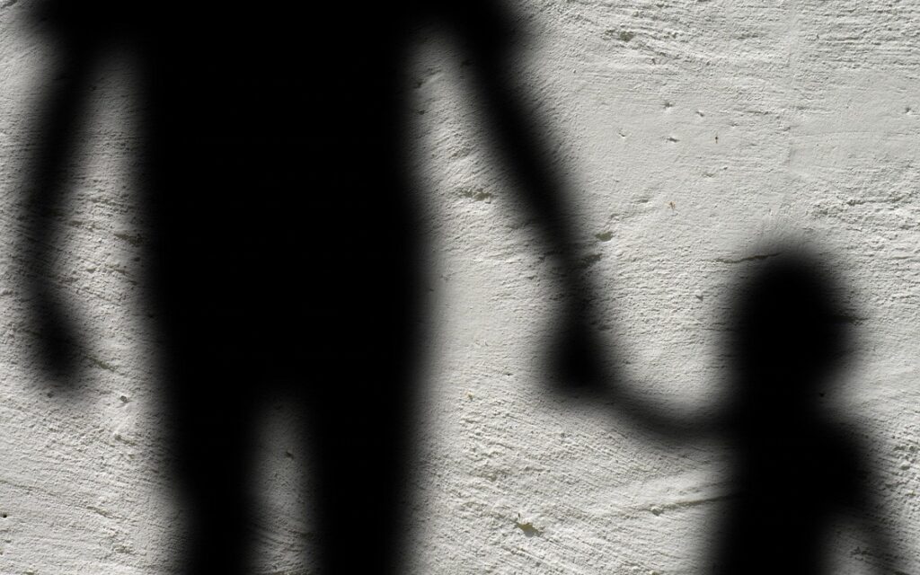 Condenan a 494 años y 9 meses de prisión a docente que abusó de 17 menores en kínder de CDMX