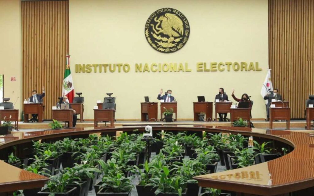 Consejo del INE aprueba por unanimidad pedir mil 738 millones para la revocación
