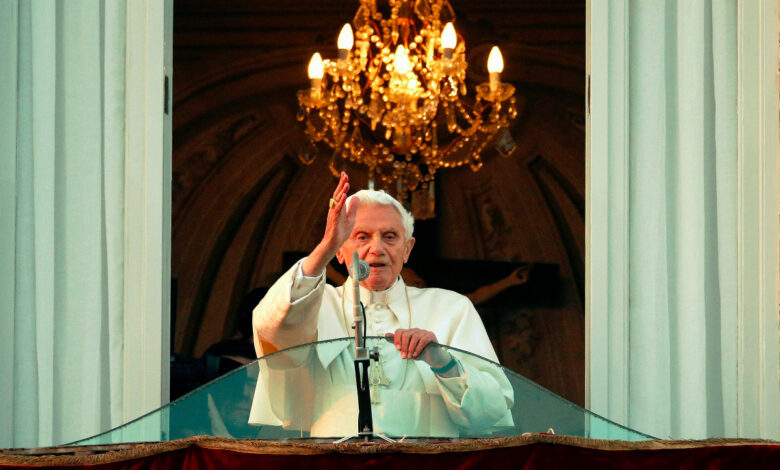 Conservadores defienden a Benedicto tras acusaciones por mal manejo de casos de abuso sexual