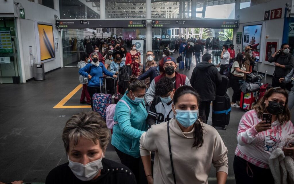 Covid-19: más de 200 vuelos han sido cancelados en el AICM