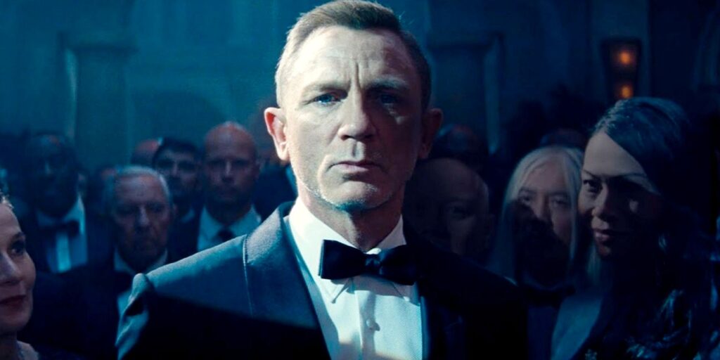 Daniel Craig recuerda hilarantemente la primera conferencia de prensa de Bond en "Train Wreck"