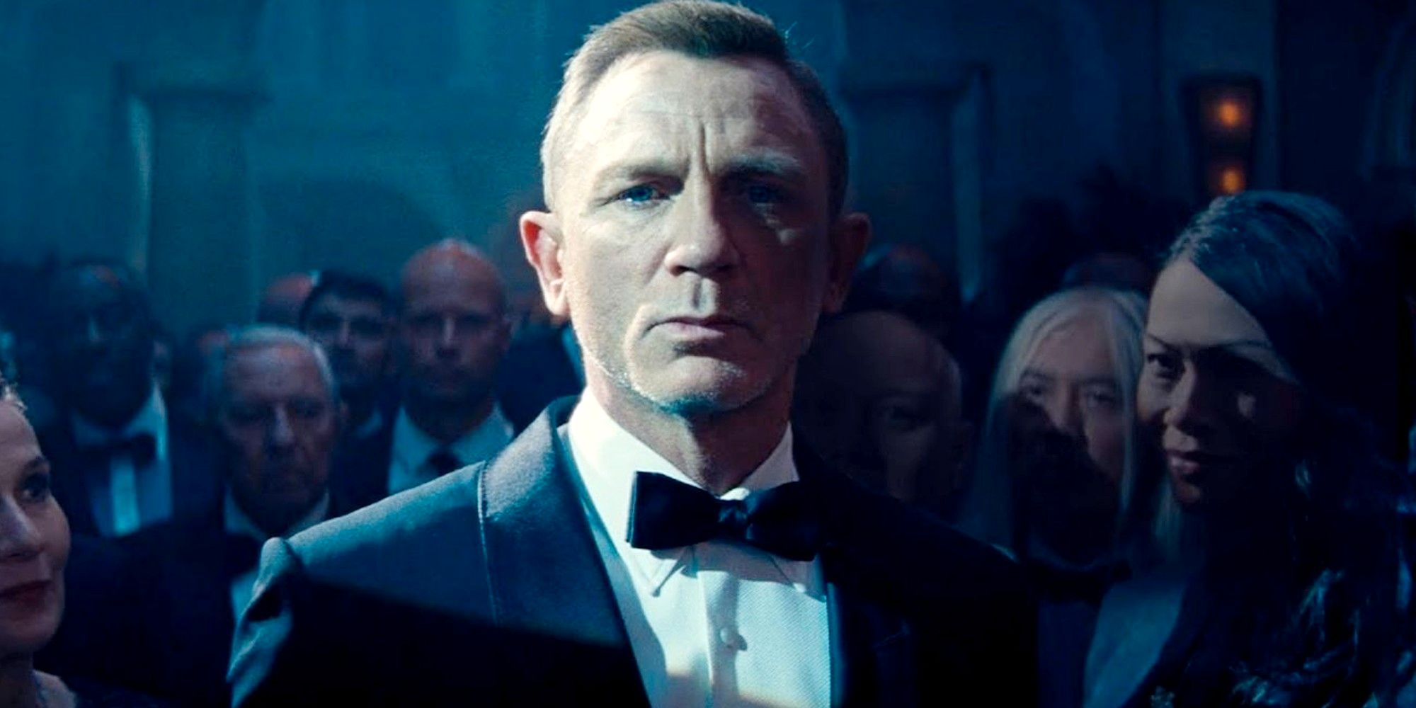 Daniel Craig recuerda hilarantemente la primera conferencia de prensa de Bond en "Train Wreck"