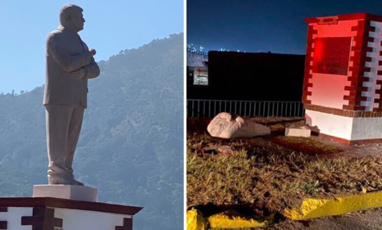 Derriban estatua de AMLO en Atlacomulco; no tenía una semana
