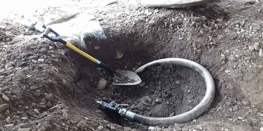 Descubren toma clandestina, decomisan dos pipas cargadas ilegalmente de combustible, en Pedro Escobedo