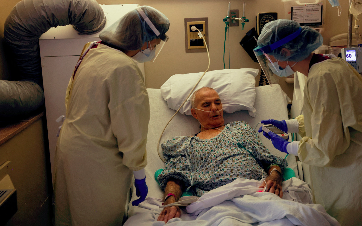 Despliegan trabajadores sanitarios del Ejército de EU ante crisis hospitalaria por Covid