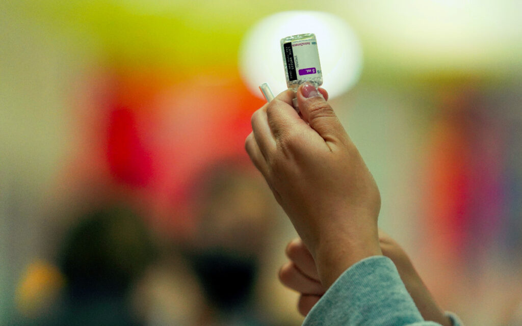 Detienen a médico italiano sospechoso de robar 120 dosis de vacunas anti-Covid