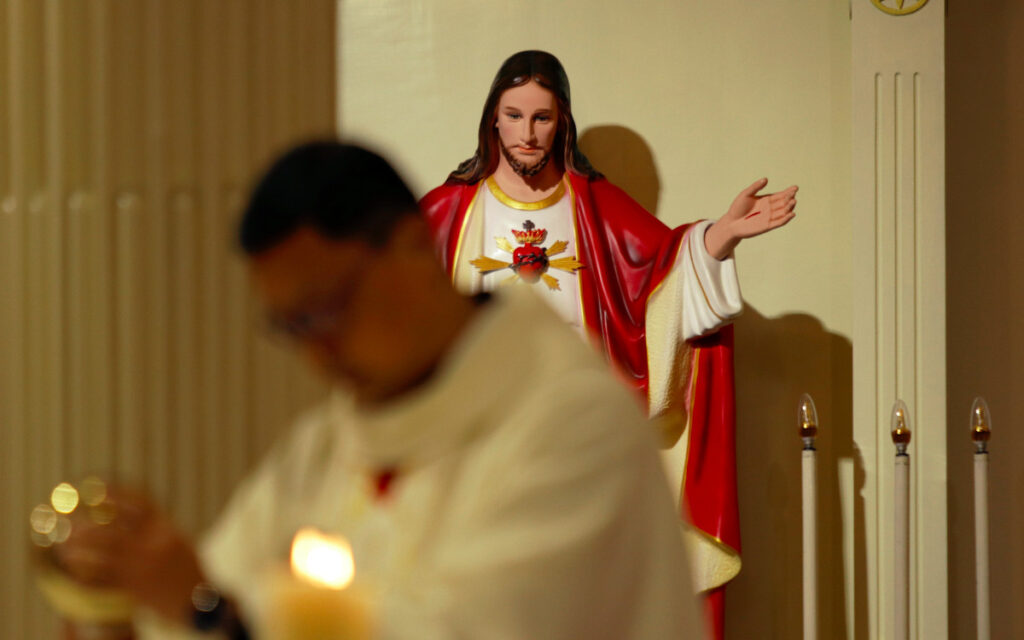 Detienen en Alemania a sacerdote católico por abusos a menores