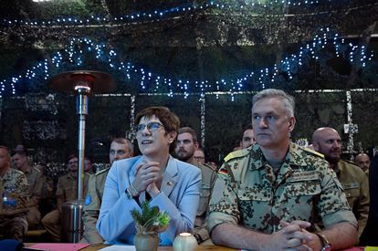 Dimite un vicealmirante alemán tras provocar una tormenta política al asegurar que Putin “merece respeto”