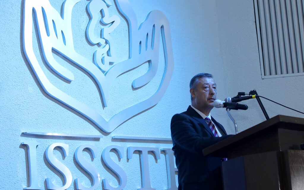 Director del ISSSTE da positivo a Covid-19