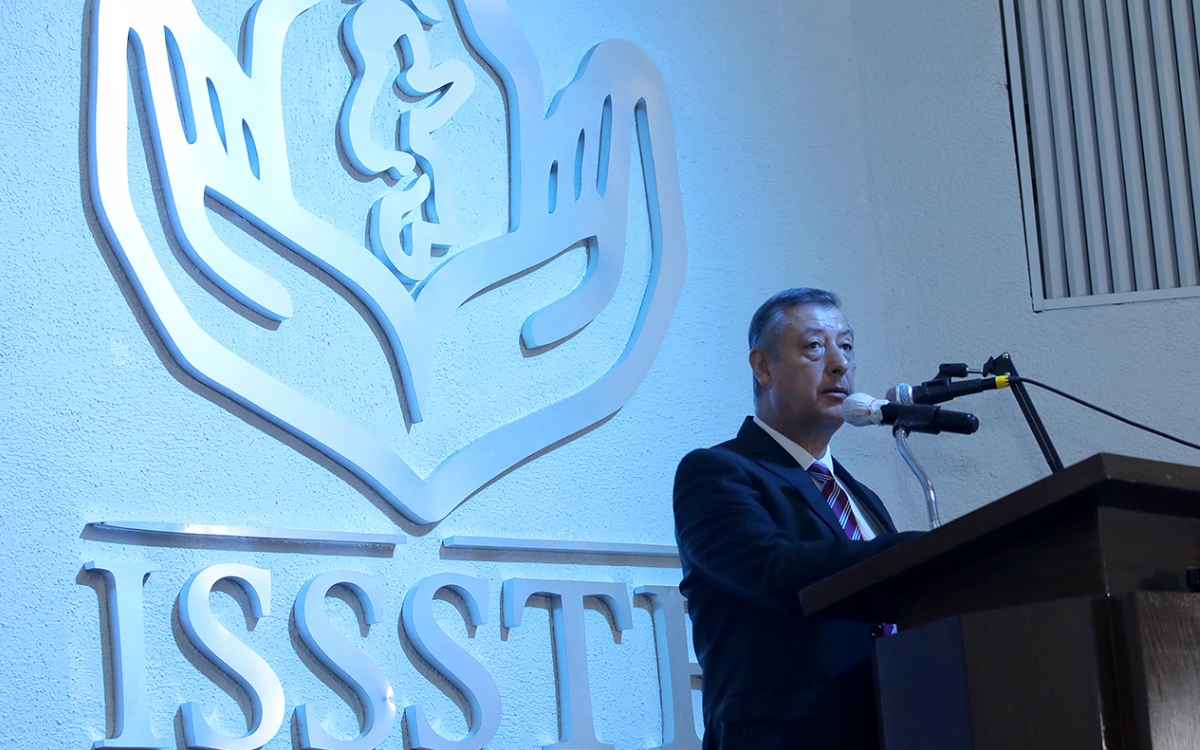 Director del ISSSTE da positivo a Covid-19