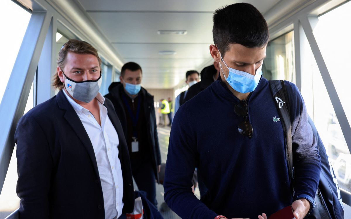 Djokovic ya está de vuelta en Serbia; Nadal lamenta su ausencia en Abierto de Australia