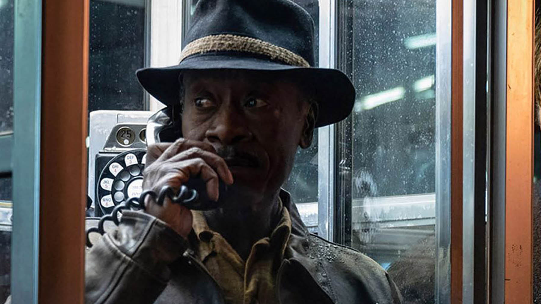 Don Cheadle producirá la serie sobre el primer millonario negro de Wall Street