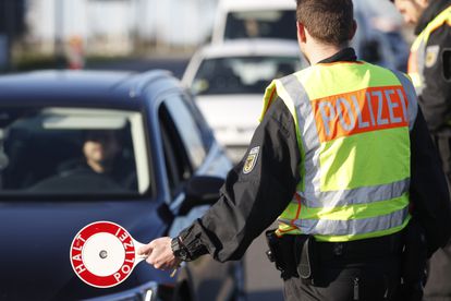 Policías alemanes durante un control fronterizo en una imagen de 2020.