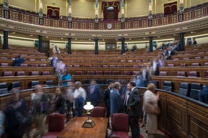 Diputados en el hemiciclo del Congreso, tras un pleno en septiembre de 2019.