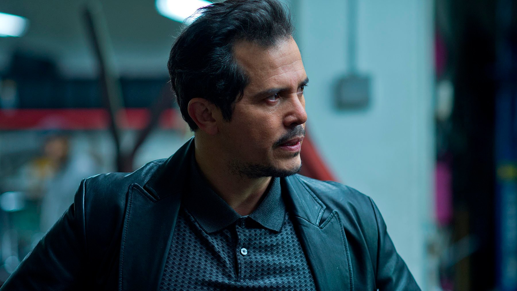 El actor de origen latino John Leguizamo habla de cómo evitaba el sol para no sufrir el descarte de Hollywood