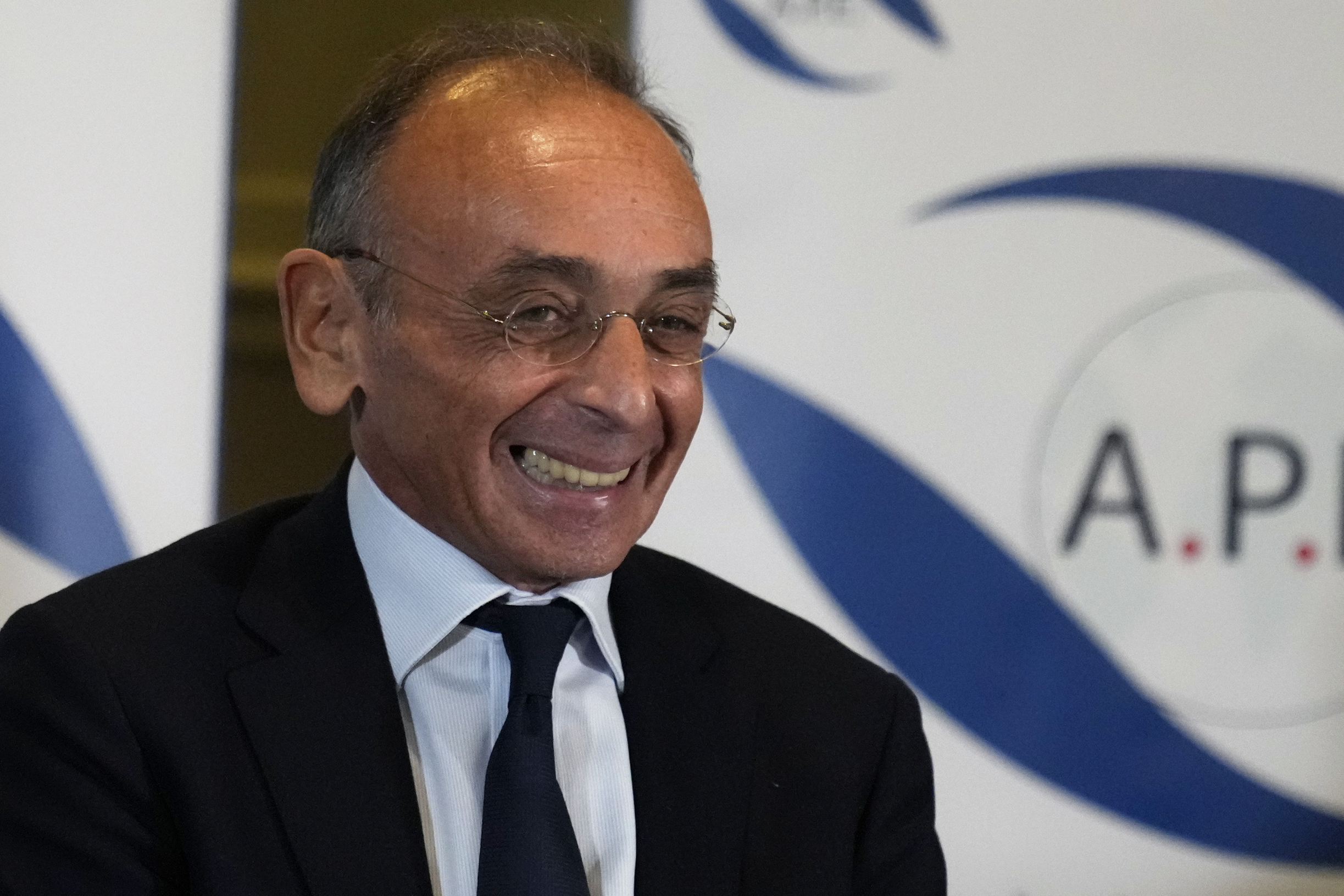 El candidato ultra Éric Zemmour, condenado por “provocación al odio racial” por unas declaraciones contra migrantes menores