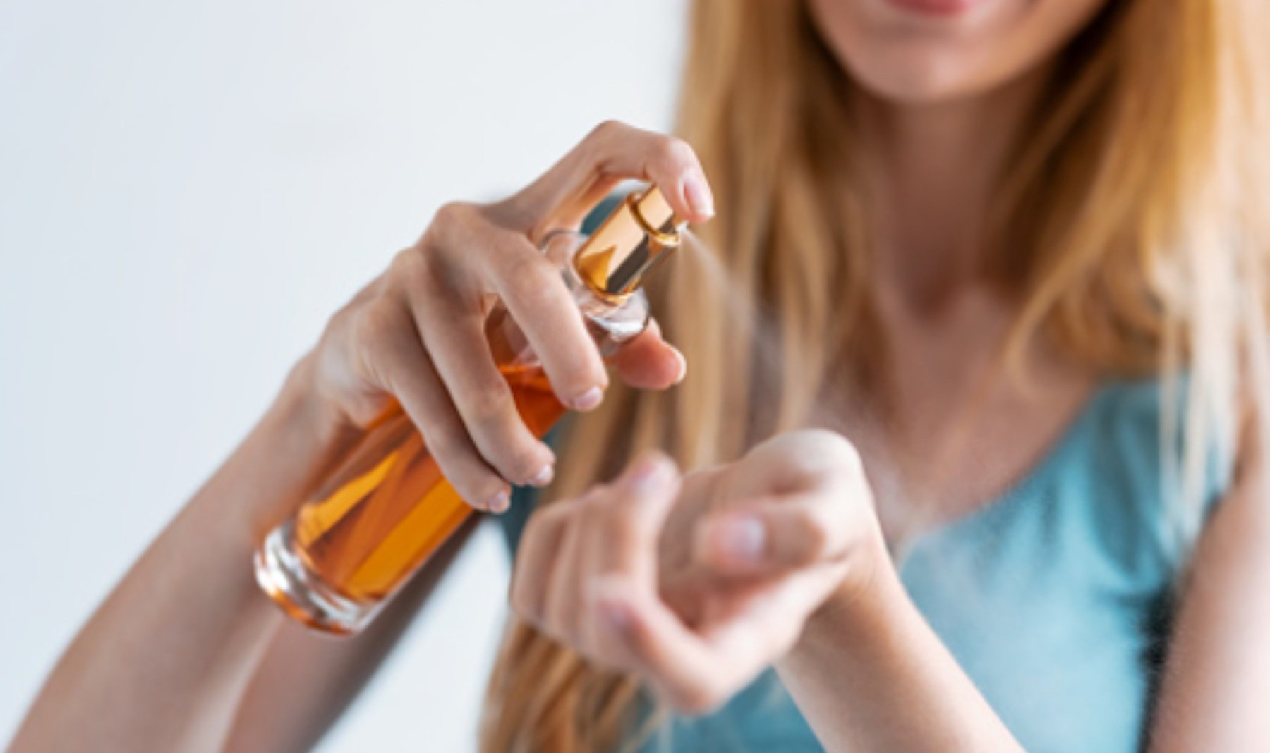 El desconocido truco para que te dure el perfume todo el día