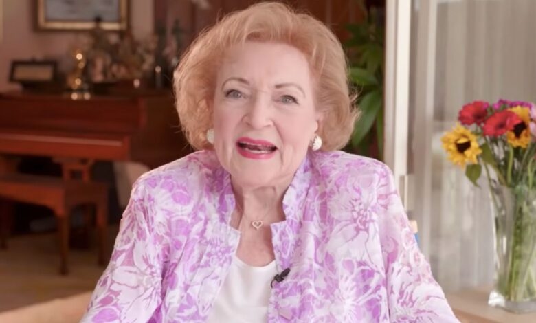 El documental sobre el cumpleaños de Betty White aún se proyectará en los cines