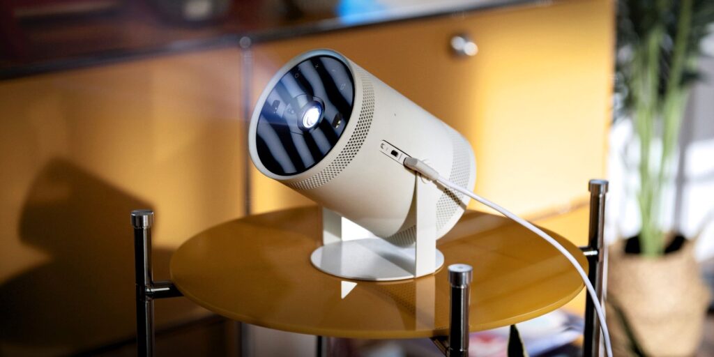 El estilo libre de Samsung es más que un proyector portátil más