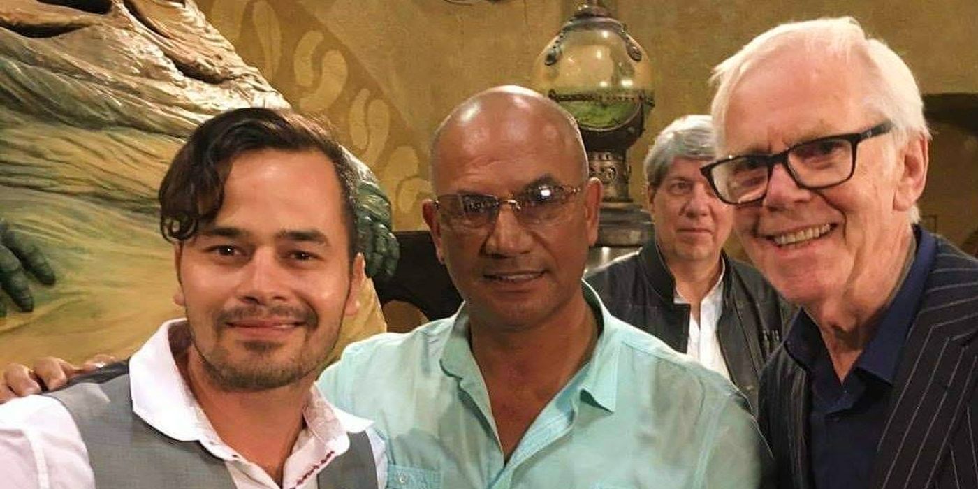 El joven actor de Boba Fett felicita a Temuera Morrison por el éxito del programa