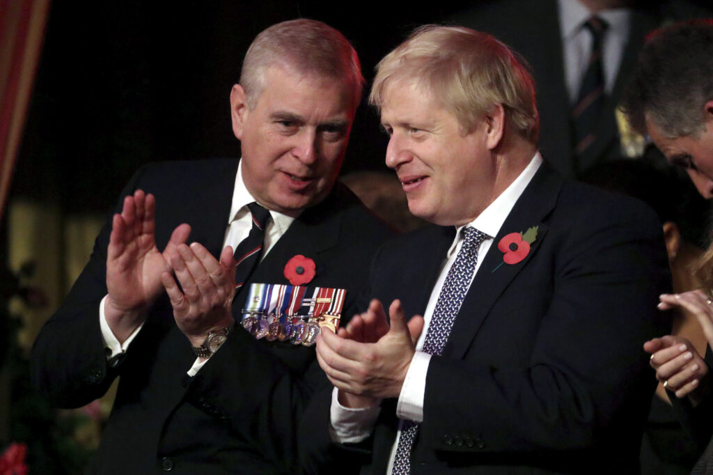 El príncipe Andrés se enfrenta a un largo proceso judicial y al repudio social tras ser despojado de sus títulos militares