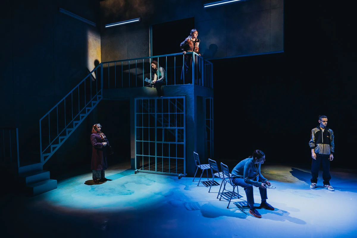 El teatro echa abajo los muros de la cárcel