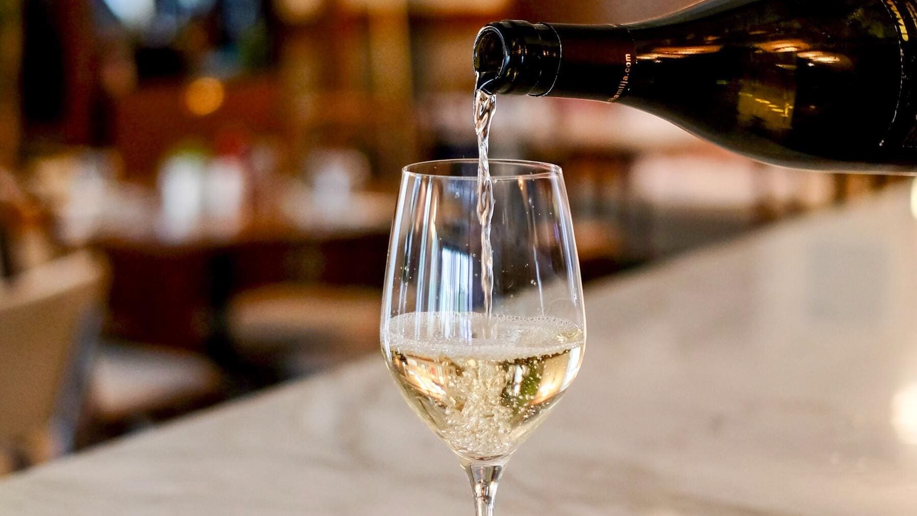 El tiempo que aguanta abierta una botella de vino