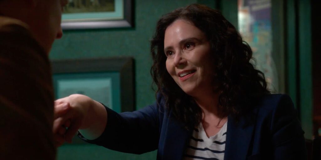 El tráiler de la temporada 2 de Resident Alien muestra el nuevo interés amoroso de Harry