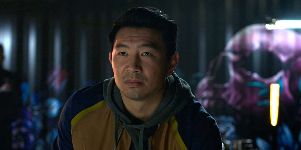 El tweet viral de Shang-Chi de Simu Liu está ahora en una cartelera de Hollywood