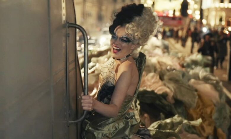 El video de Cruella revela qué perros y vestidos fueron creados con VFX