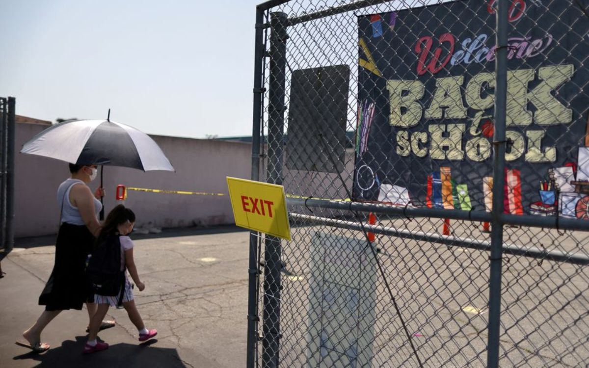 Escuelas de EU recibirán 10 millones de pruebas Covid adicionales