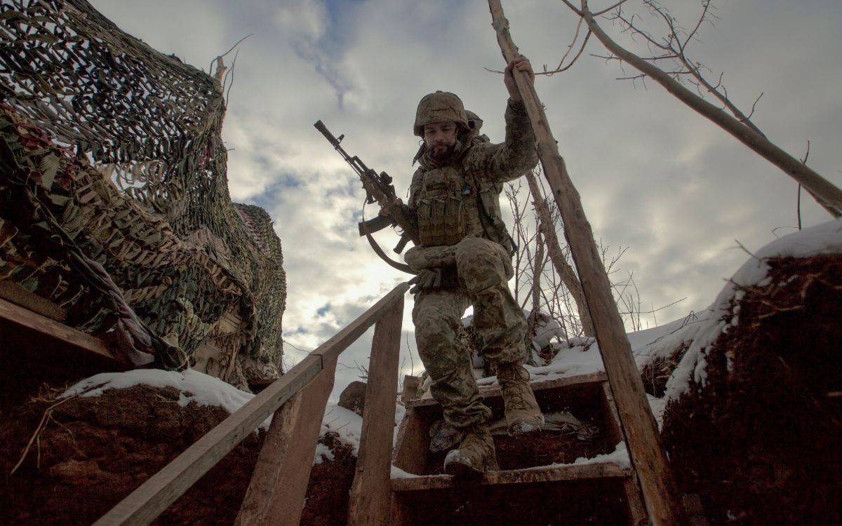 Estados Unidos ordena salida de familias de sus diplomáticos en Ucrania