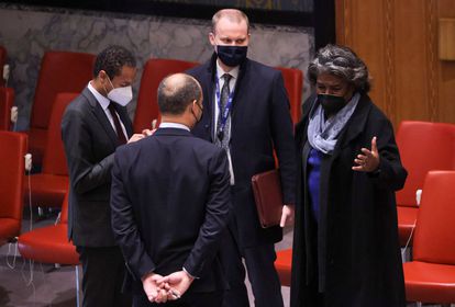 La embajadora de EE UU ante la ONU, Linda Thomas-Greenfield, antes de la reunión del Consejo, este lunes en Nueva York.