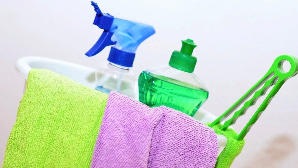 Este es el peor producto de limpieza para la casa según la OCU